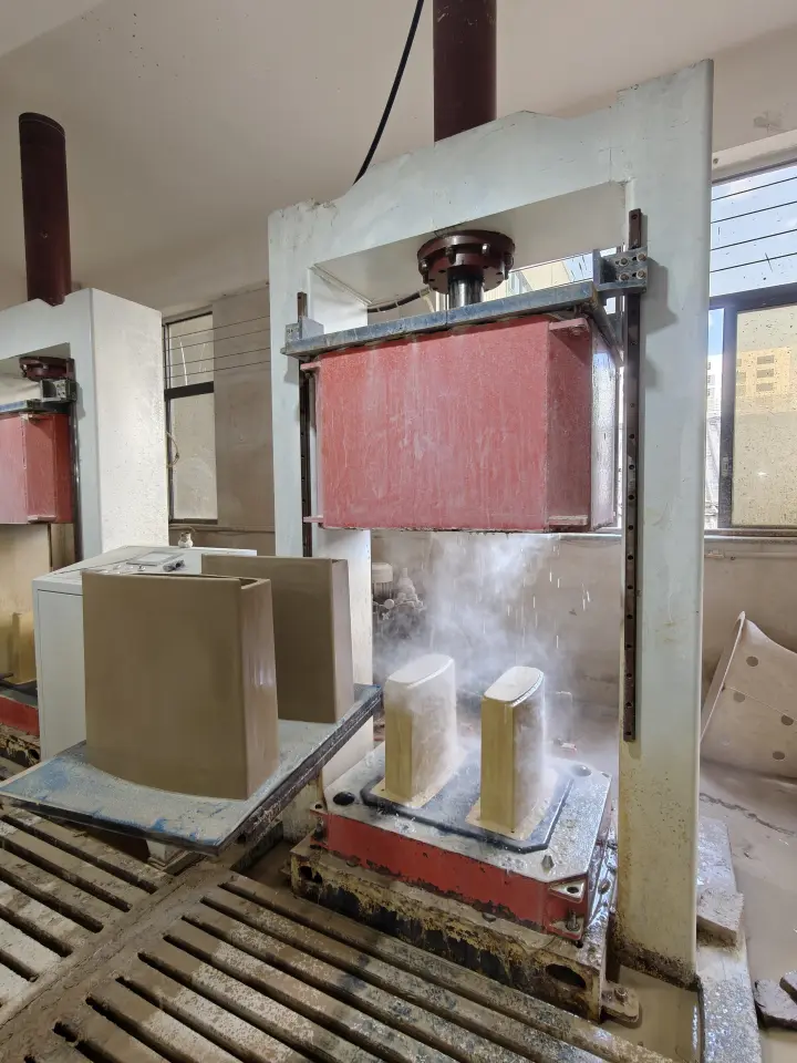 High Pressure Casting Machine for Sanitary Ware Complete Buying Guide(8)